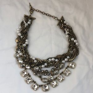EUC Chloe+ Isabel pearl and rhinestone necklace